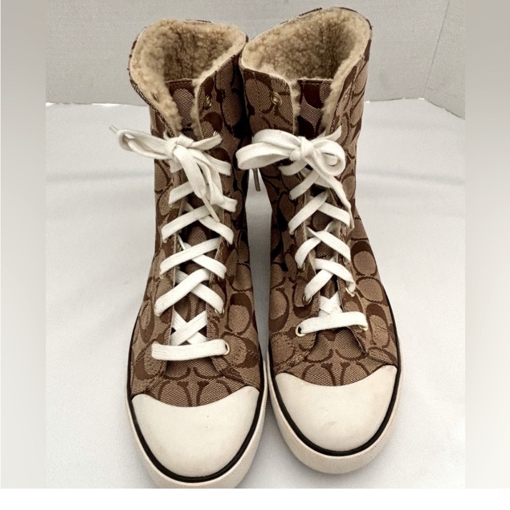 COACH cozy Bootie  tan brown 🤎size(8)